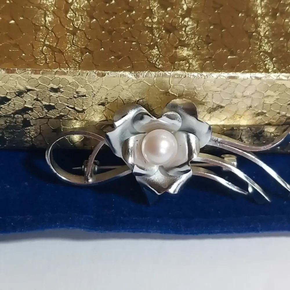 Vintage Polished and‎ Matte Silvertone with Pearl Center Rose Brooch Stunning